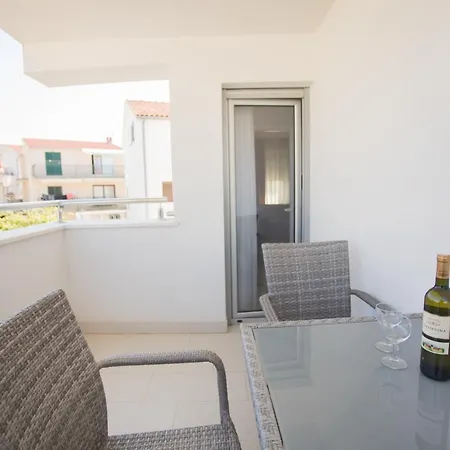 Apartment Pine Primosten