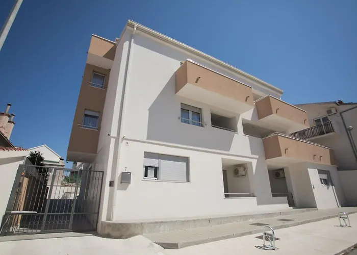 Pine Appartamento Primošten